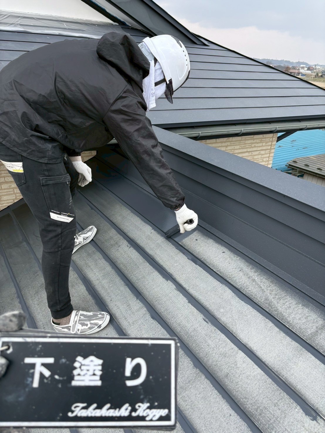 屋根下塗り作業