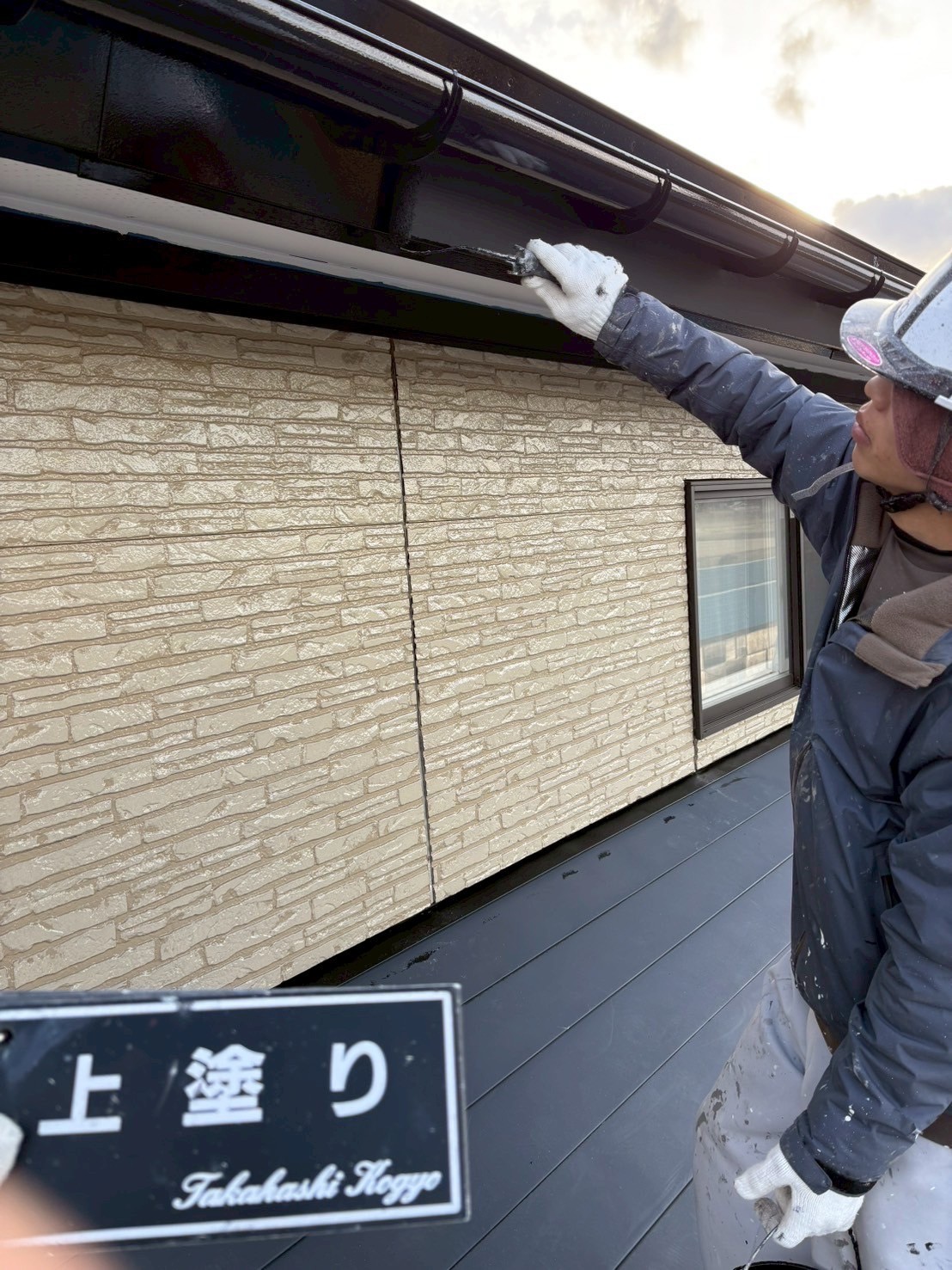 破風雨樋上塗り作業