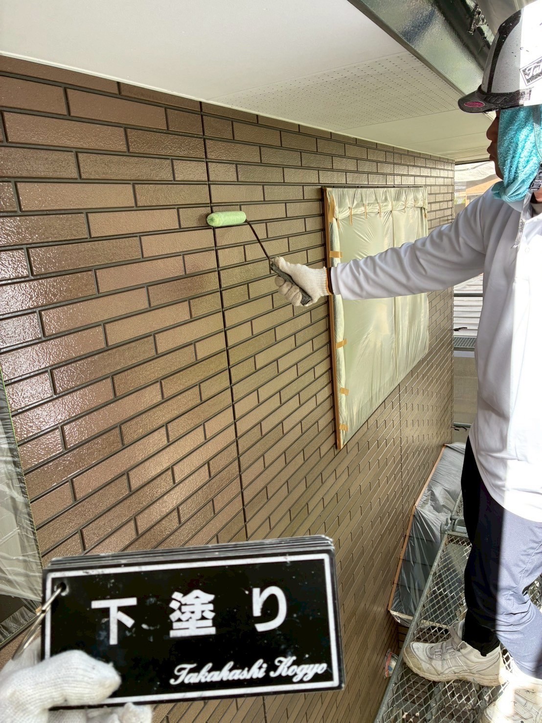 外壁下塗り作業