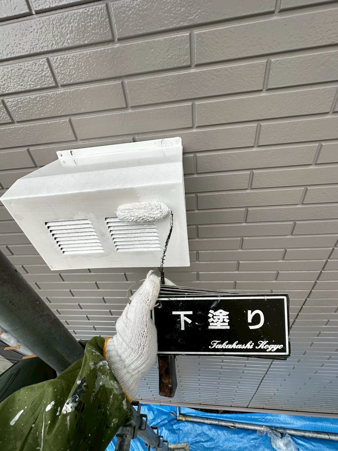 換気フード下塗り作業