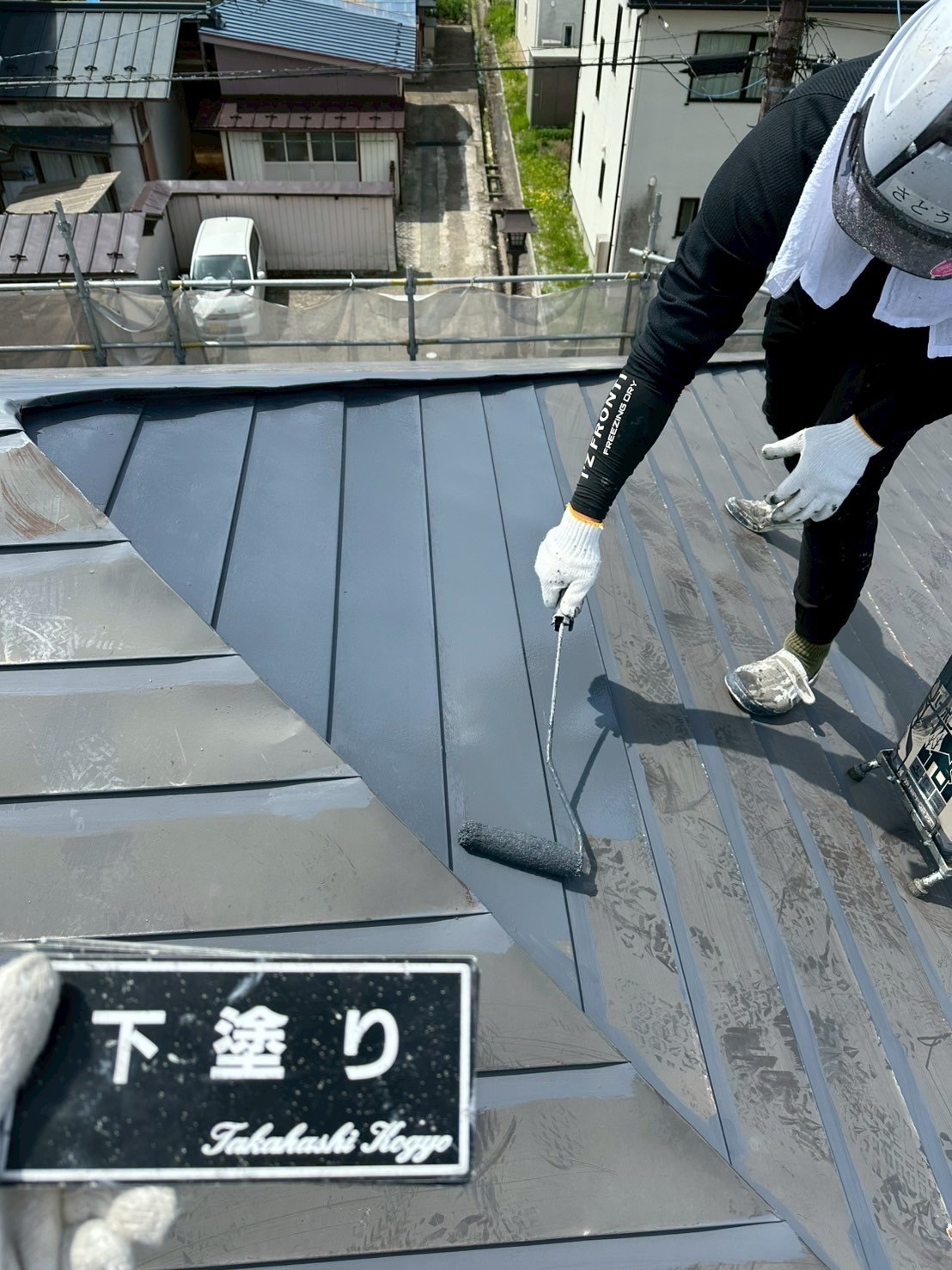 屋根下塗り作業