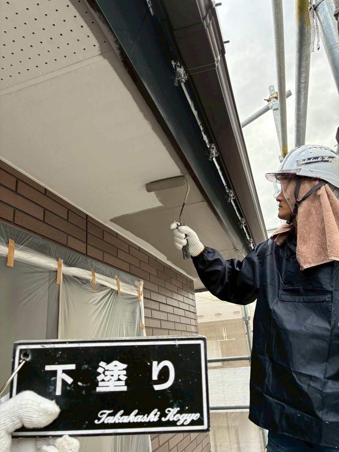 軒天下塗り作業