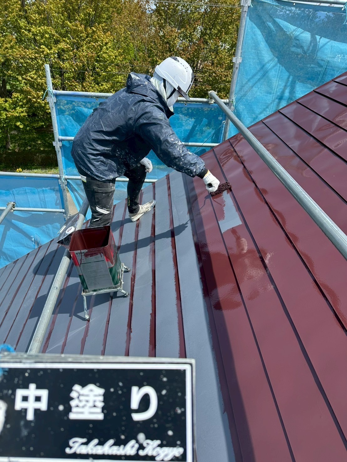 屋根中塗り作業
