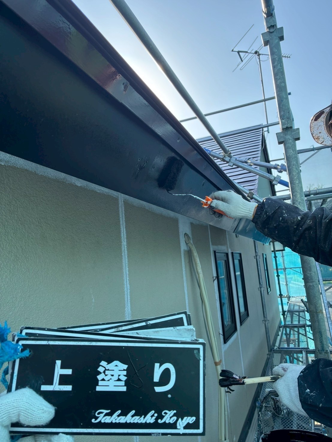 破風板上塗り作業