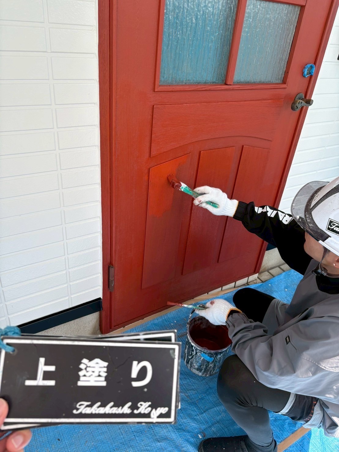 玄関ドア上塗り作業