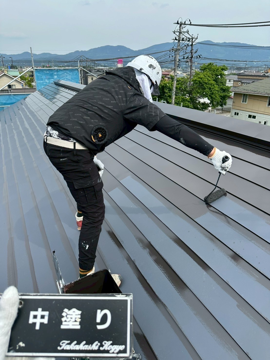 屋根中塗り作業