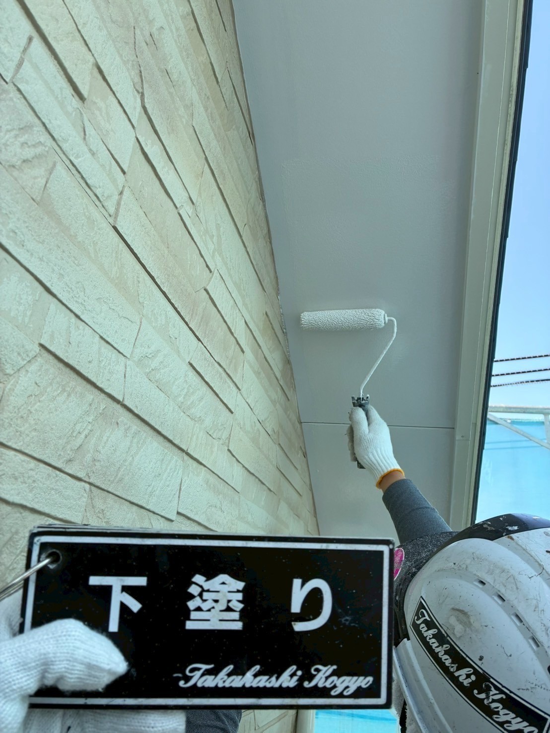 軒天下塗り作業