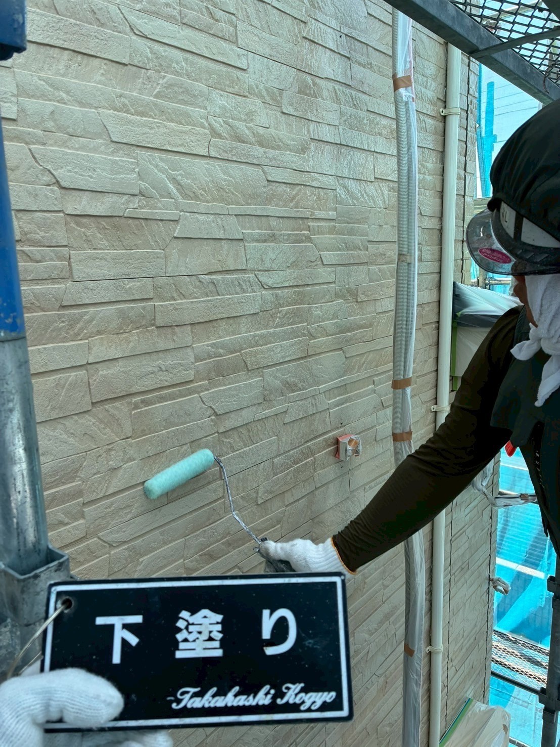 外壁下塗り作業