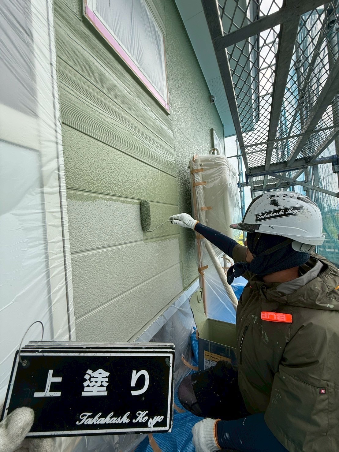 外壁上塗り作業