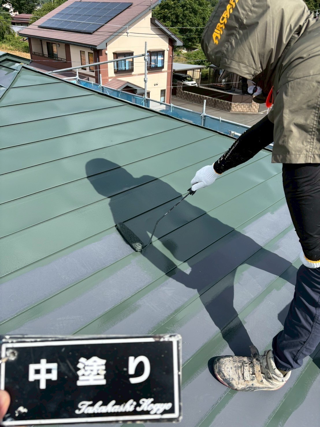 屋根中塗り作業