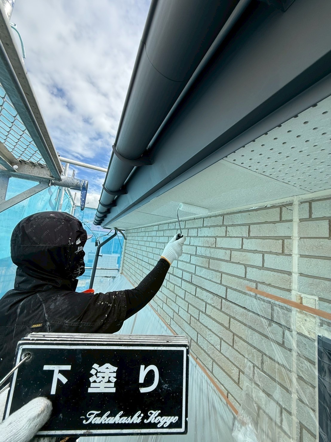 軒天下塗り作業