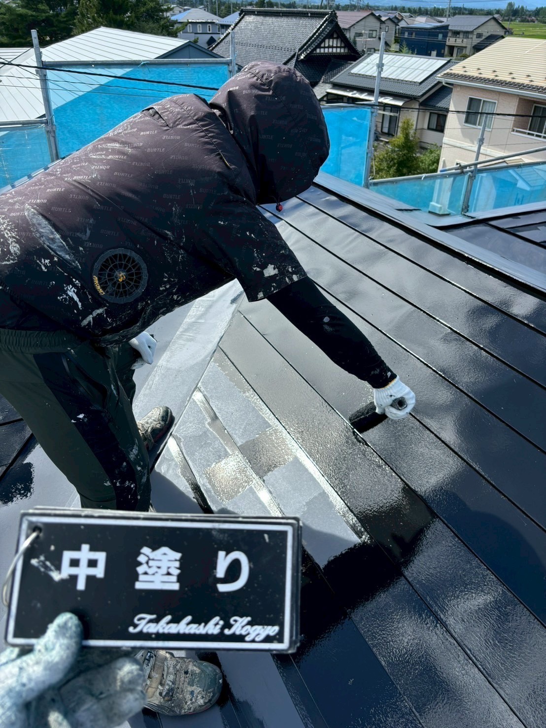  屋根中塗り作業