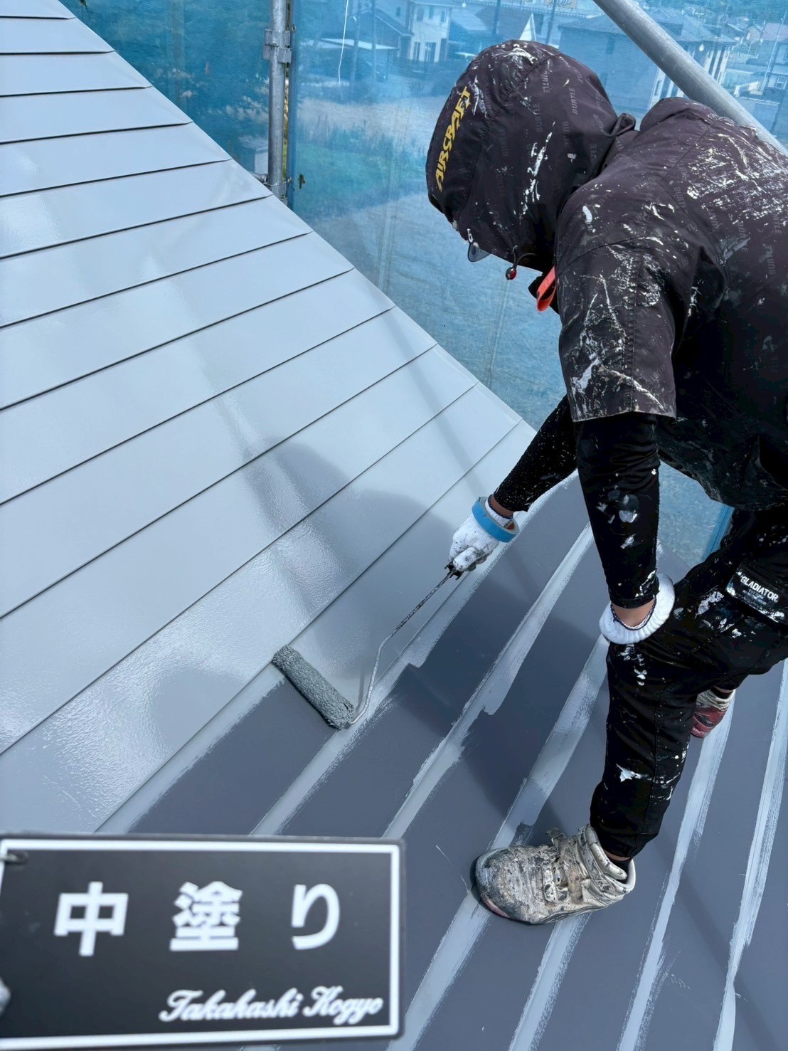 屋根中塗り作業