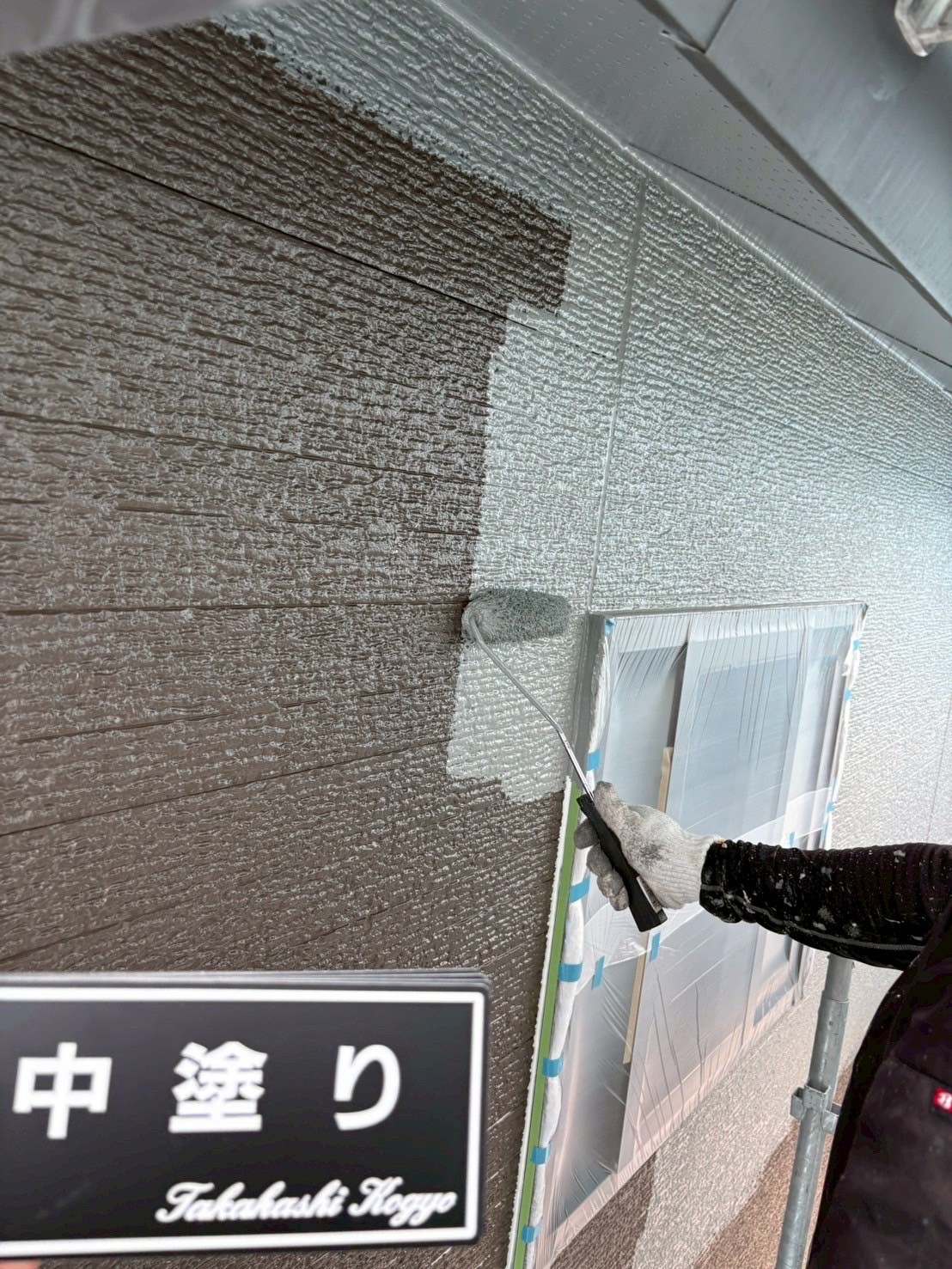 外壁中塗り作業