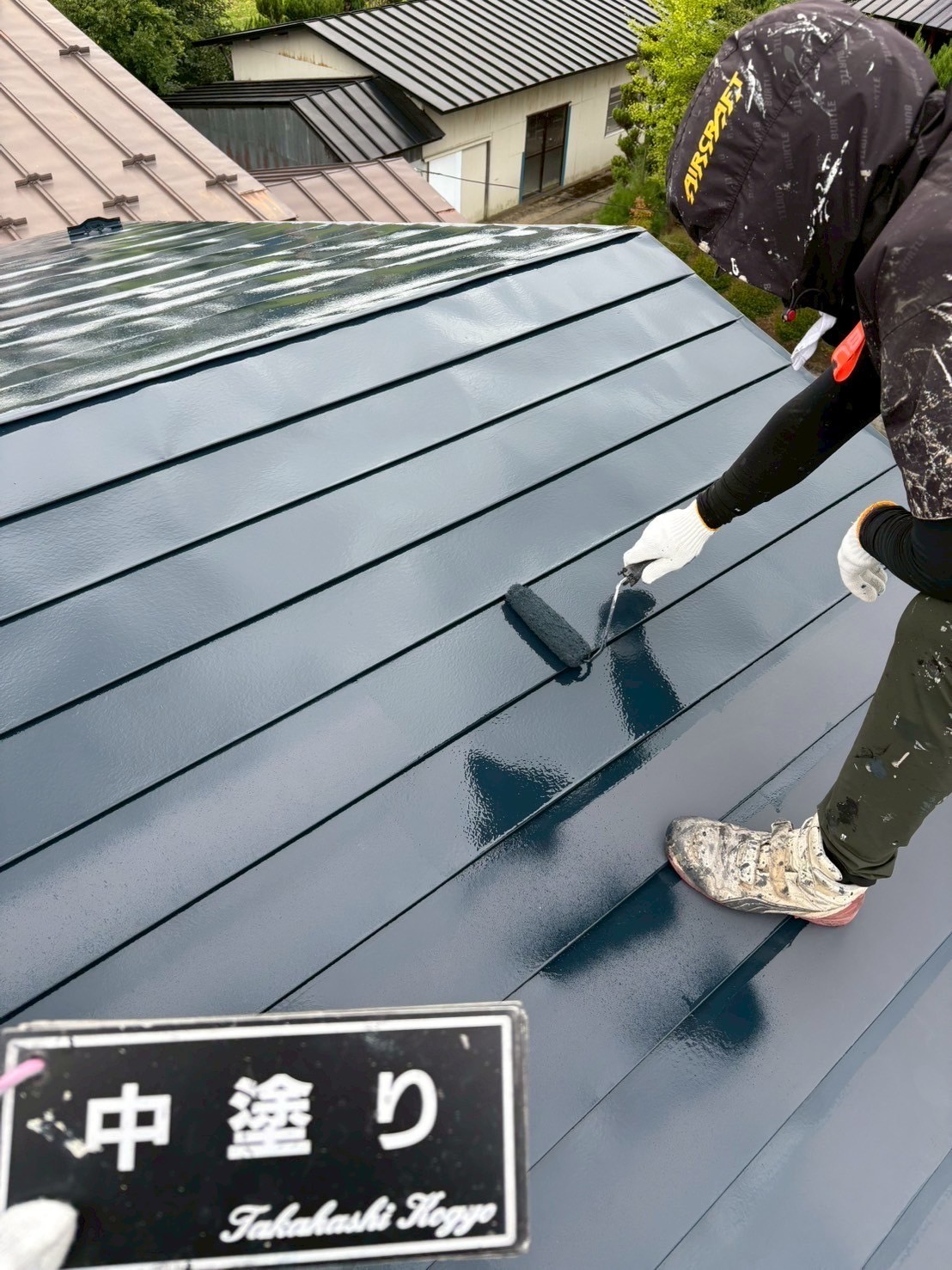屋根中塗り作業
