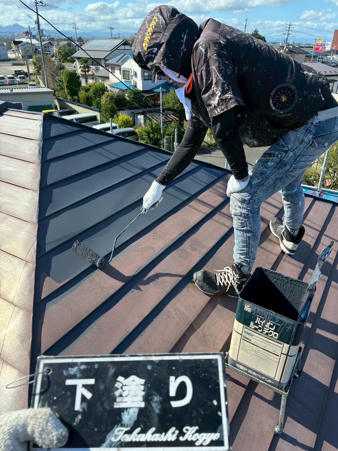 屋根下塗り作業(錆止め)
