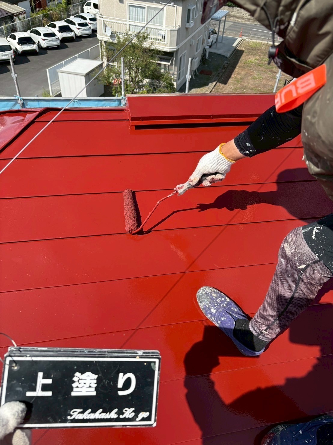 屋根上塗り作業