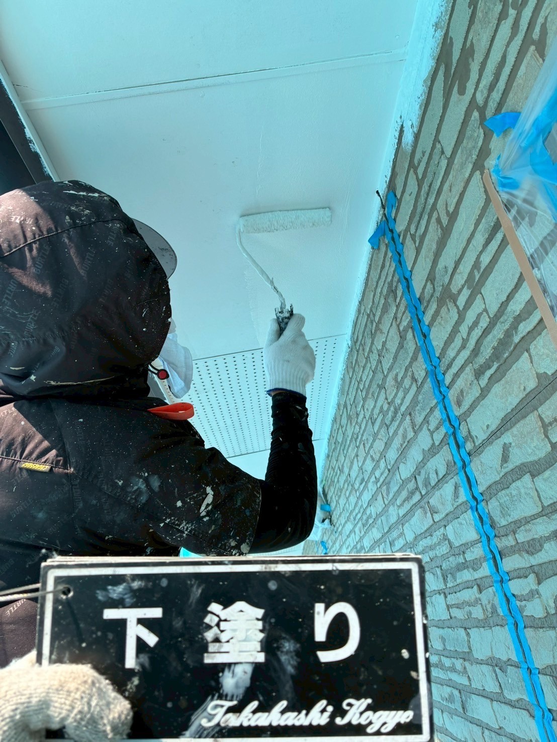 軒天下塗り作業