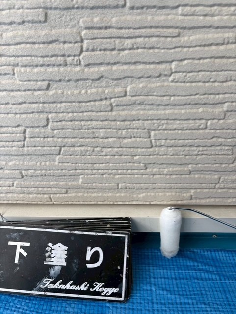 土台水切り下塗り作業(プライマー)