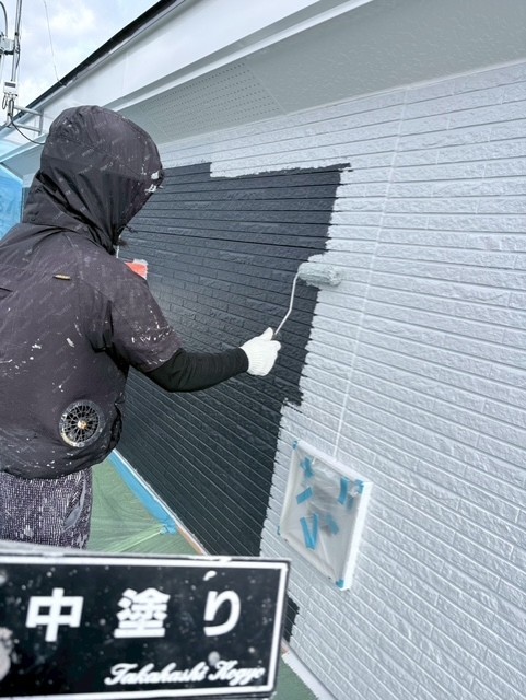 外壁中塗り作業(ND400)