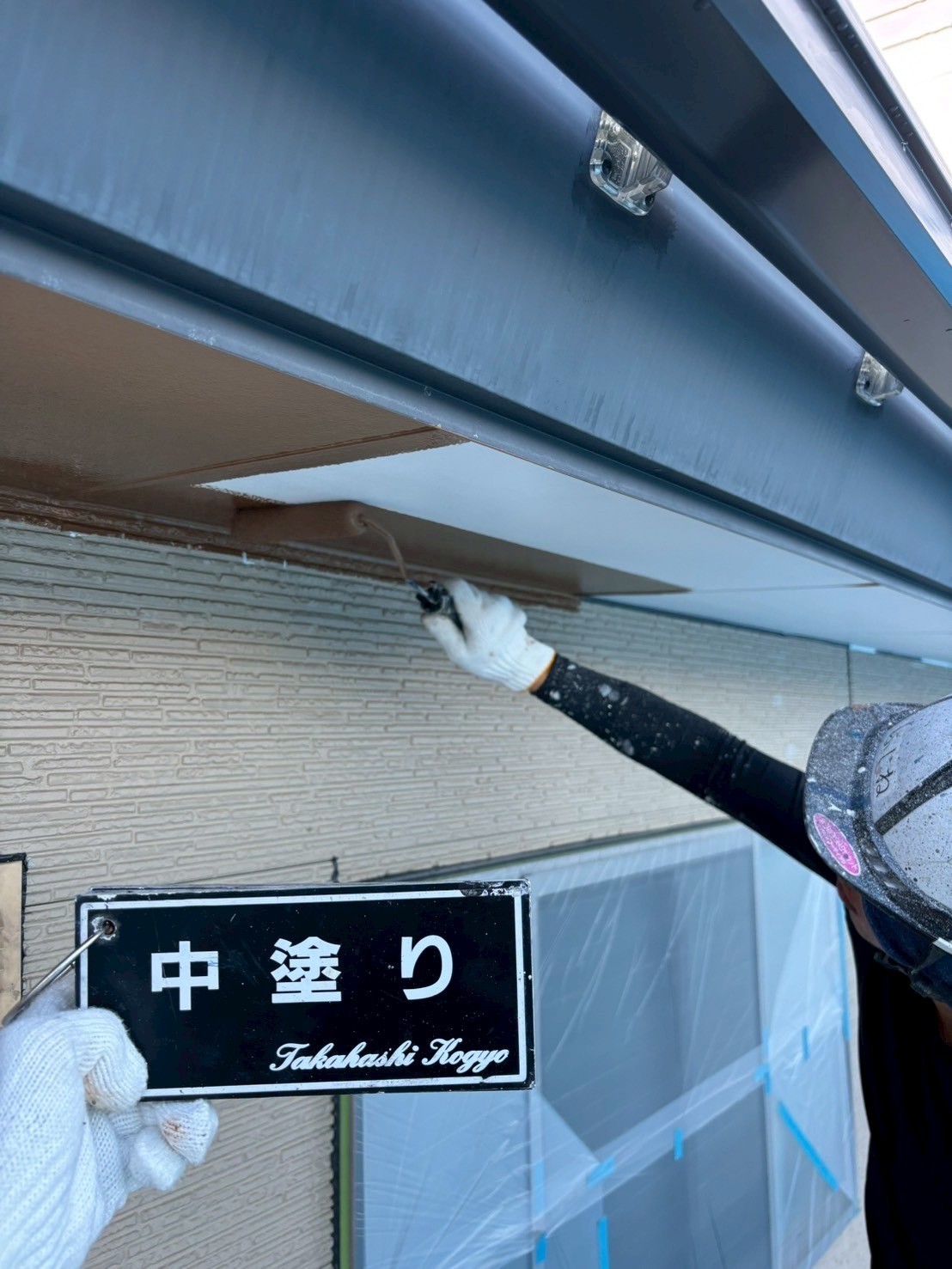 軒天中塗り作業(17-40H)