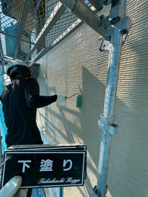 外壁下塗り作業(浸透シーラー)
