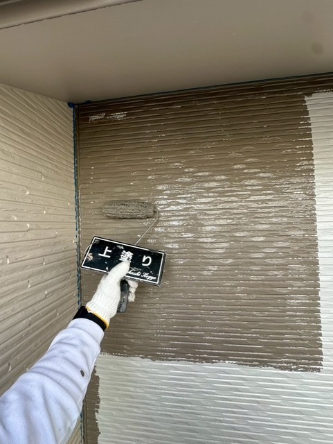外壁上塗り作業(ND375色分)