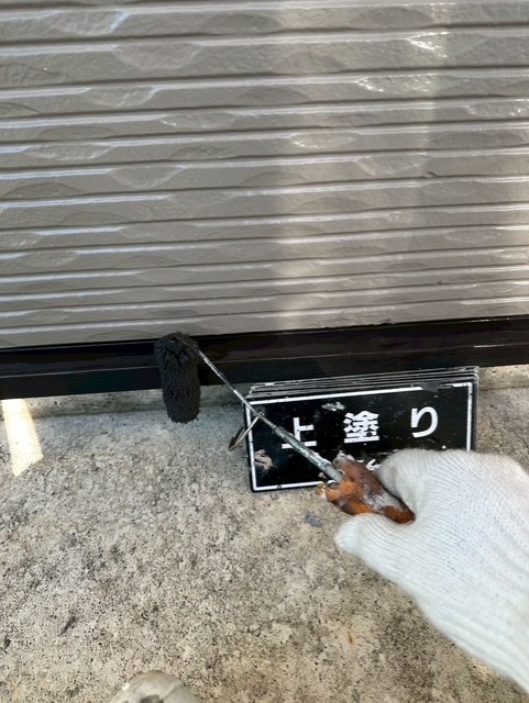 土台水切り上塗り作業