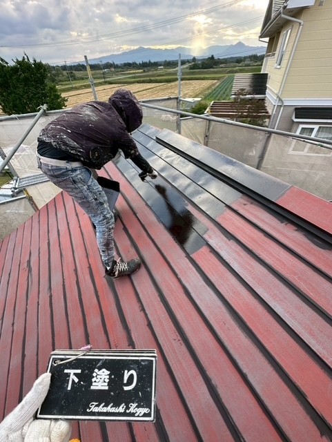 屋根下塗り作業(錆止)
