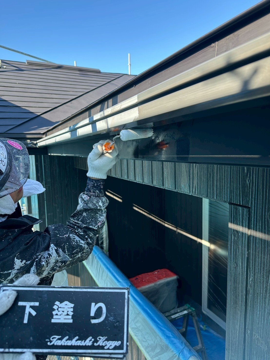 雨樋破風板プライマー塗布作業