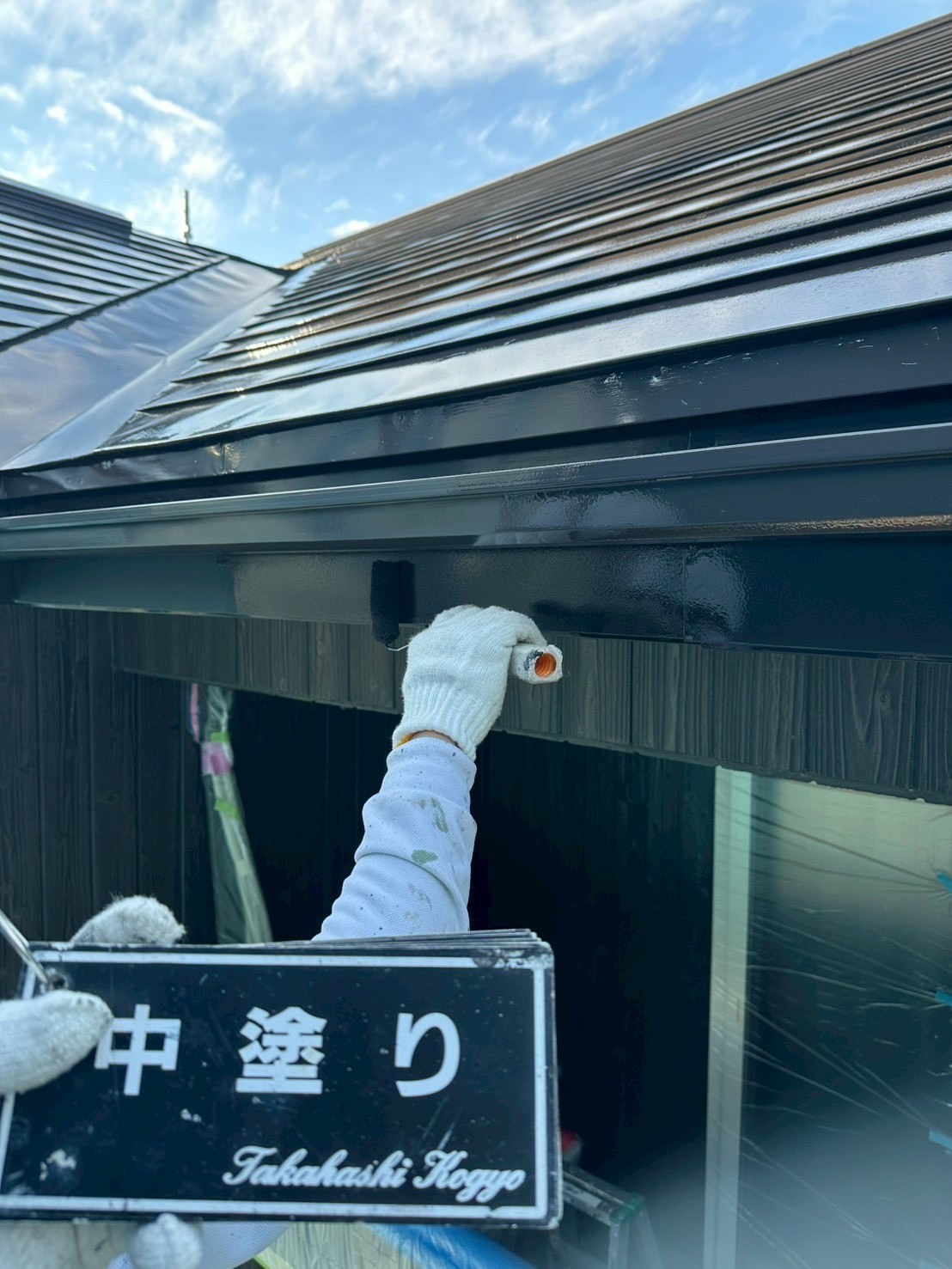 雨樋破風板中塗り作業（チョコN)