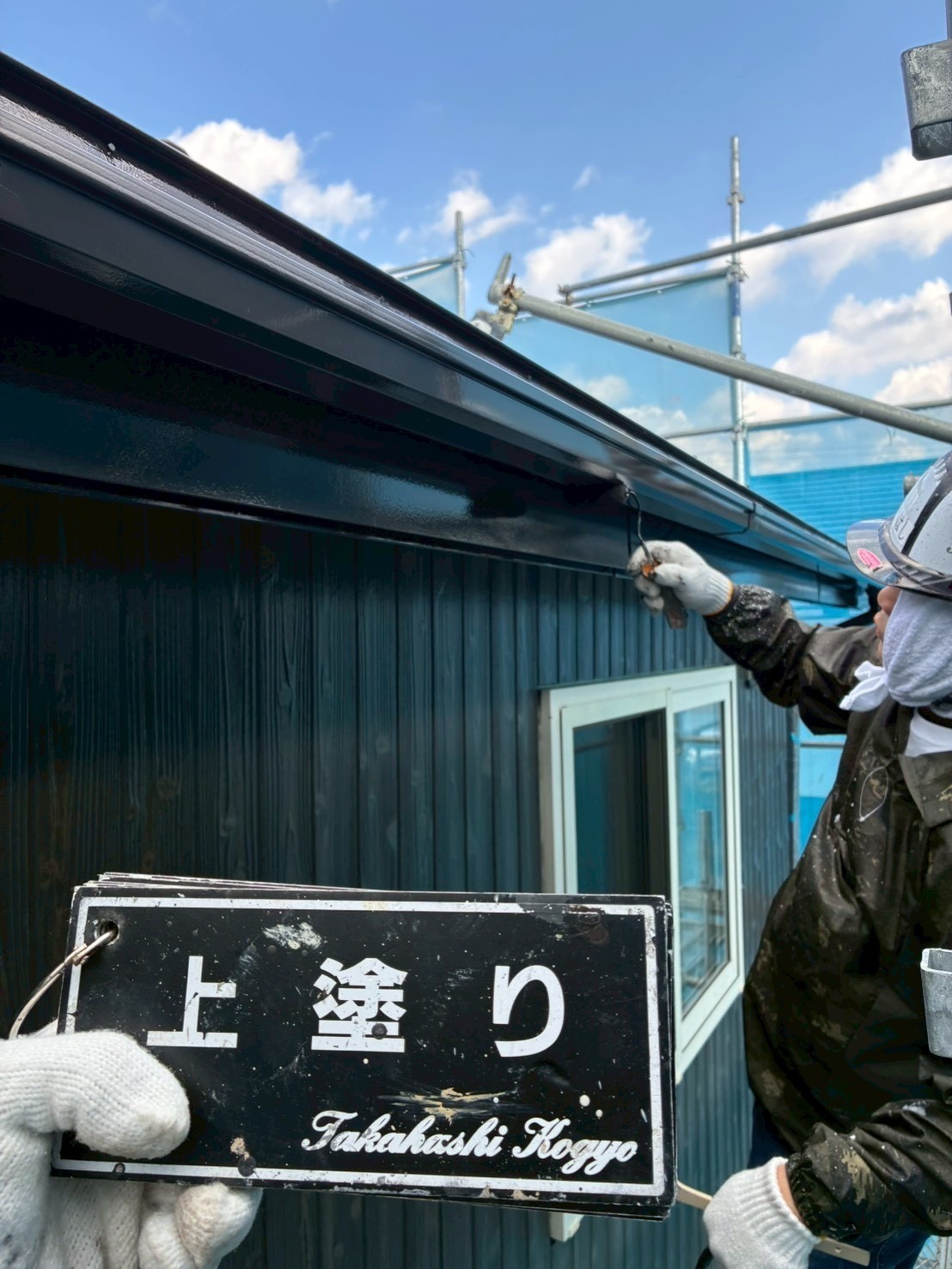 雨樋破風板上塗り作業（チョコN)