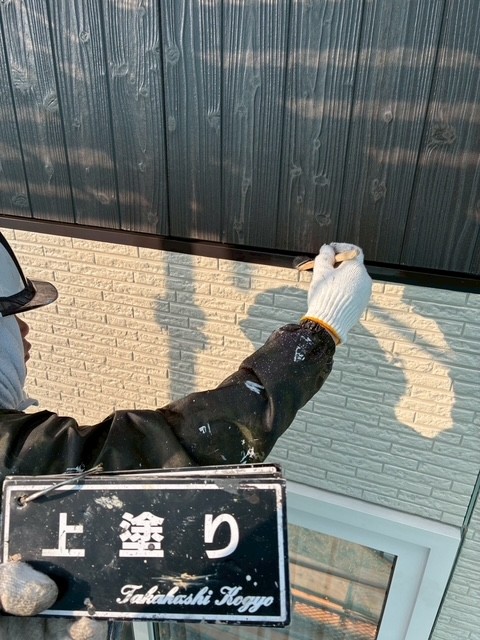 中間水切り上塗り作業（チョコN)