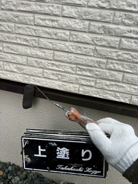 土台水切り上塗り作業（チョコN）