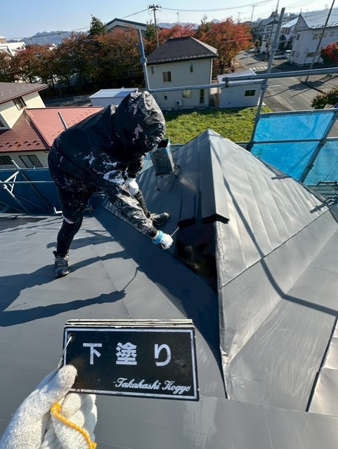屋根下塗り作業（錆止）