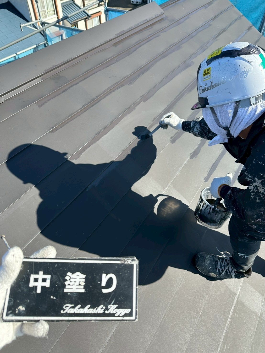 屋根中塗りメジ取り作業