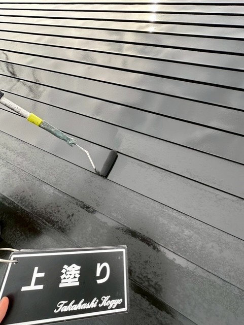 屋根上塗り作業