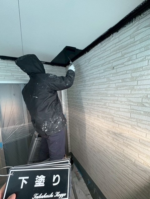 軒天下塗り作業