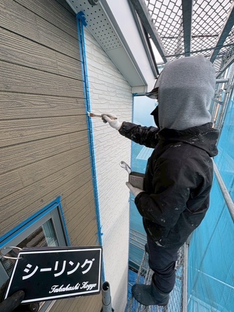 テープ養生、プライマー塗布作業