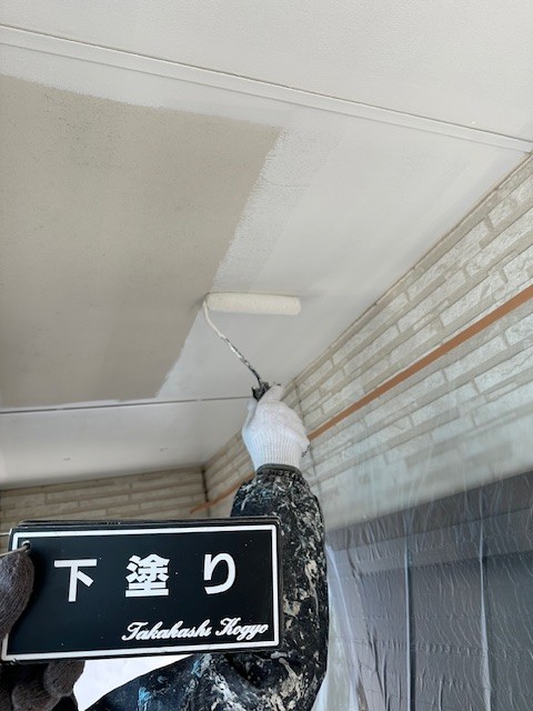 軒天下塗り作業