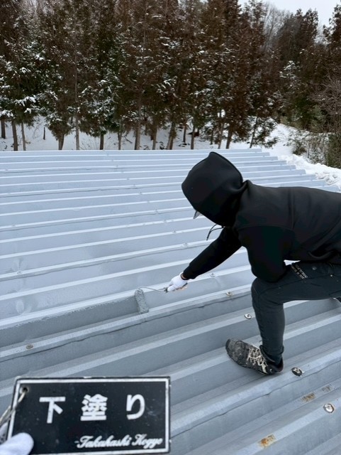 屋根下塗り作業