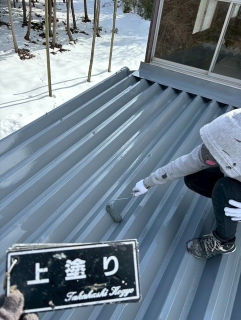 屋根上塗り作業