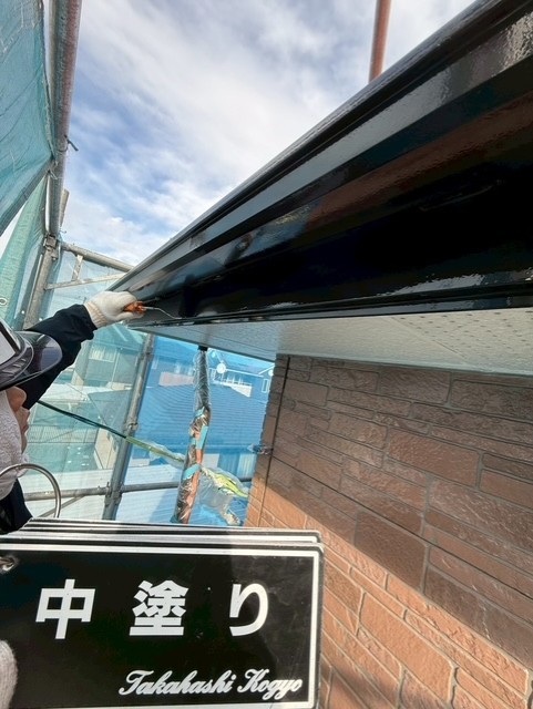 雨樋破風板中塗り作業