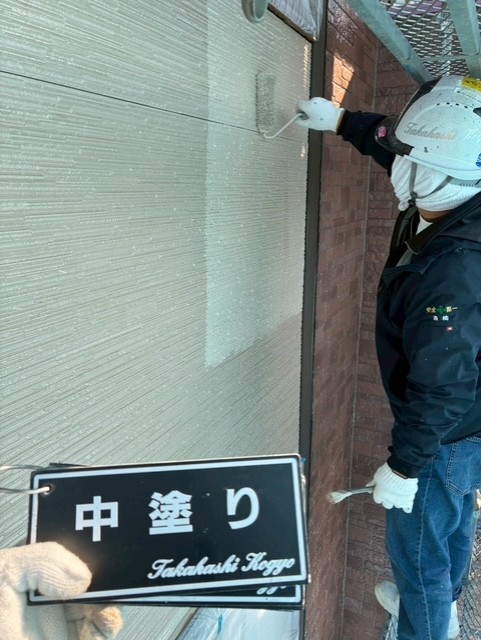 外壁中塗り作業