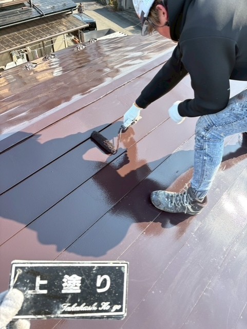 屋根上塗り作業