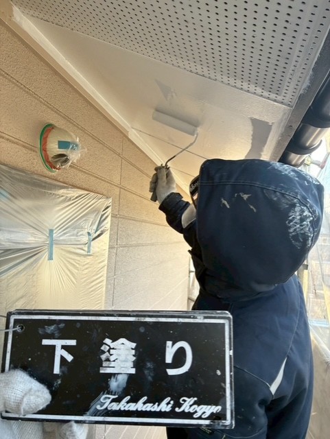 軒天下塗り作業