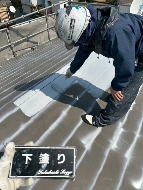 屋根下塗り作業