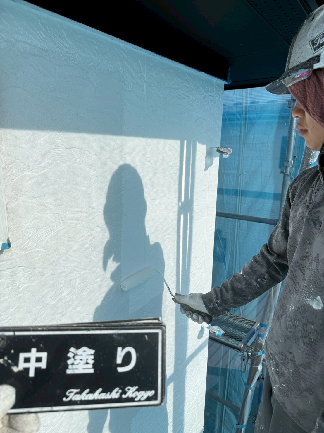外壁中塗り作業