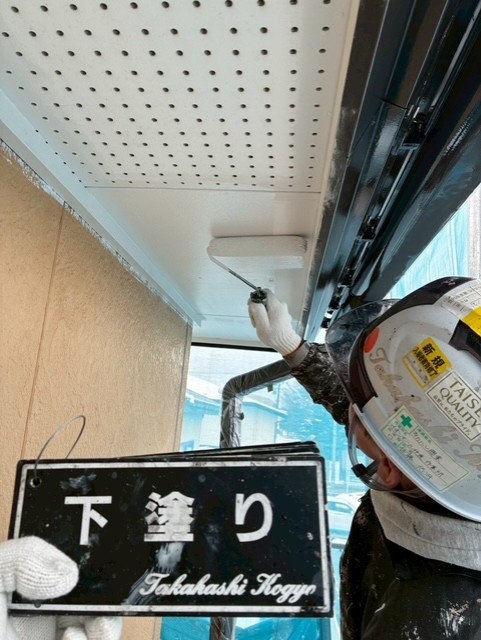 軒天下塗り作業