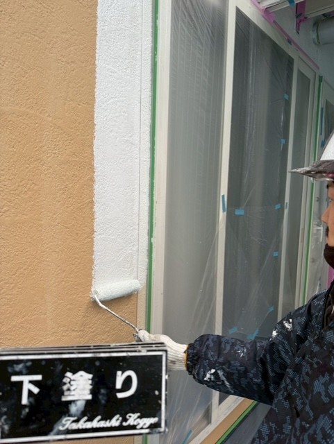 外壁下塗り作業